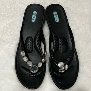 OKA BEE Women’s Black Rubber Gemstone (mismatched) Sandal Thong Wedge L (9.5-10)